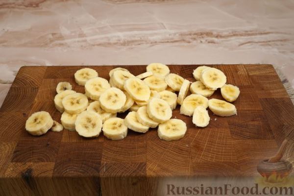 Банановая шарлотка