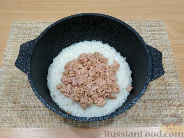 Рис с консервированным тунцом