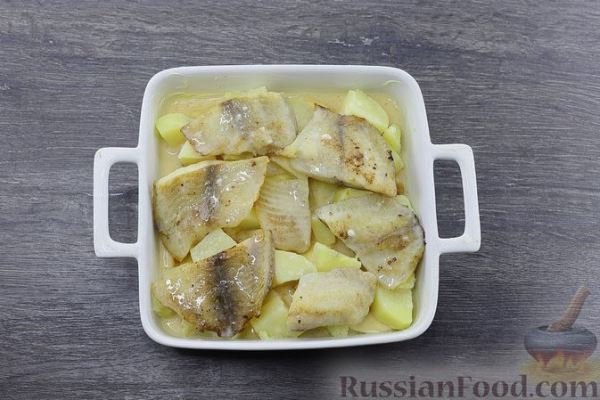 Рыба, запечённая с картофелем и яблоками