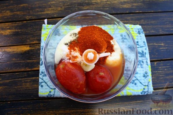 Рыба, запечённая с картофелем в сметанно-томатном соусе