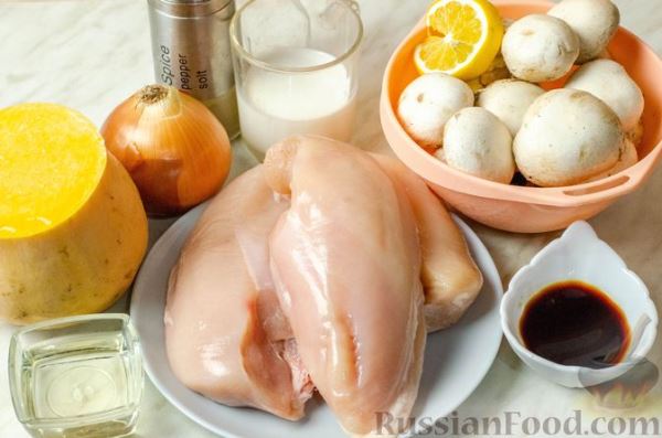 Курица, тушенная с грибами и тыквой в сливочно-соевом соусе